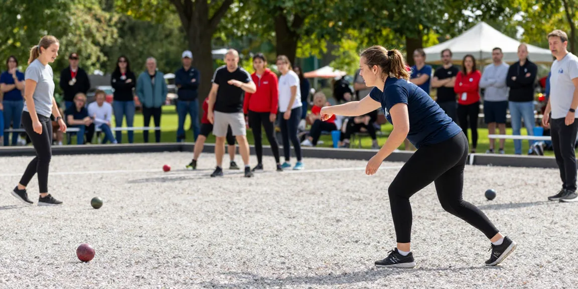 Atlet FOPI Kota Manado bermain petanque di lapangan dengan antusiasme tinggi.